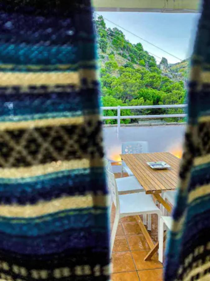 הוילה Grazalema - Casita La Calma - Incredible Views, Clima Frio-Calor, Wifi & Private Parking Optional מראה חיצוני תמונה