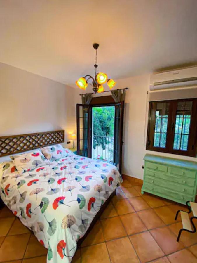 הוילה Grazalema - Casita La Calma - Incredible Views, Clima Frio-Calor, Wifi & Private Parking Optional מראה חיצוני תמונה