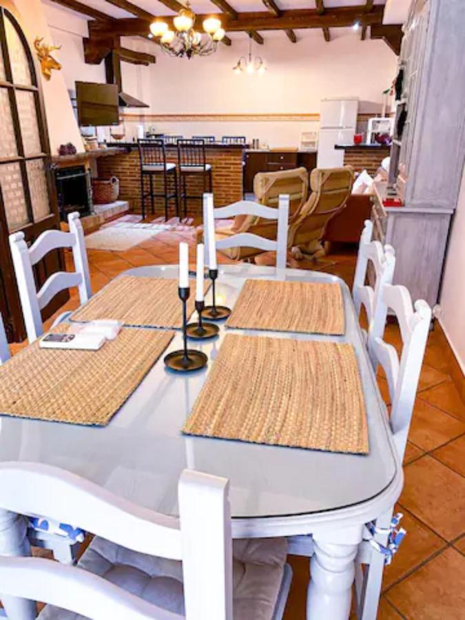 הוילה Grazalema - Casita La Calma - Incredible Views, Clima Frio-Calor, Wifi & Private Parking Optional מראה חיצוני תמונה