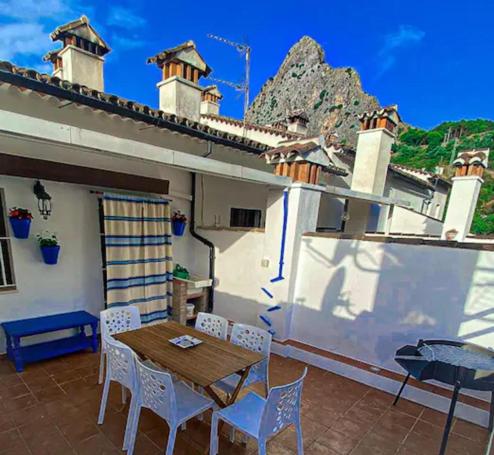 הוילה Grazalema - Casita La Calma - Incredible Views, Clima Frio-Calor, Wifi & Private Parking Optional מראה חיצוני תמונה