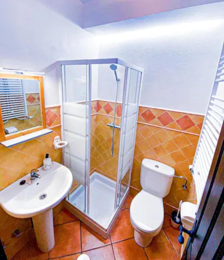 הוילה Grazalema - Casita La Calma - Incredible Views, Clima Frio-Calor, Wifi & Private Parking Optional מראה חיצוני תמונה