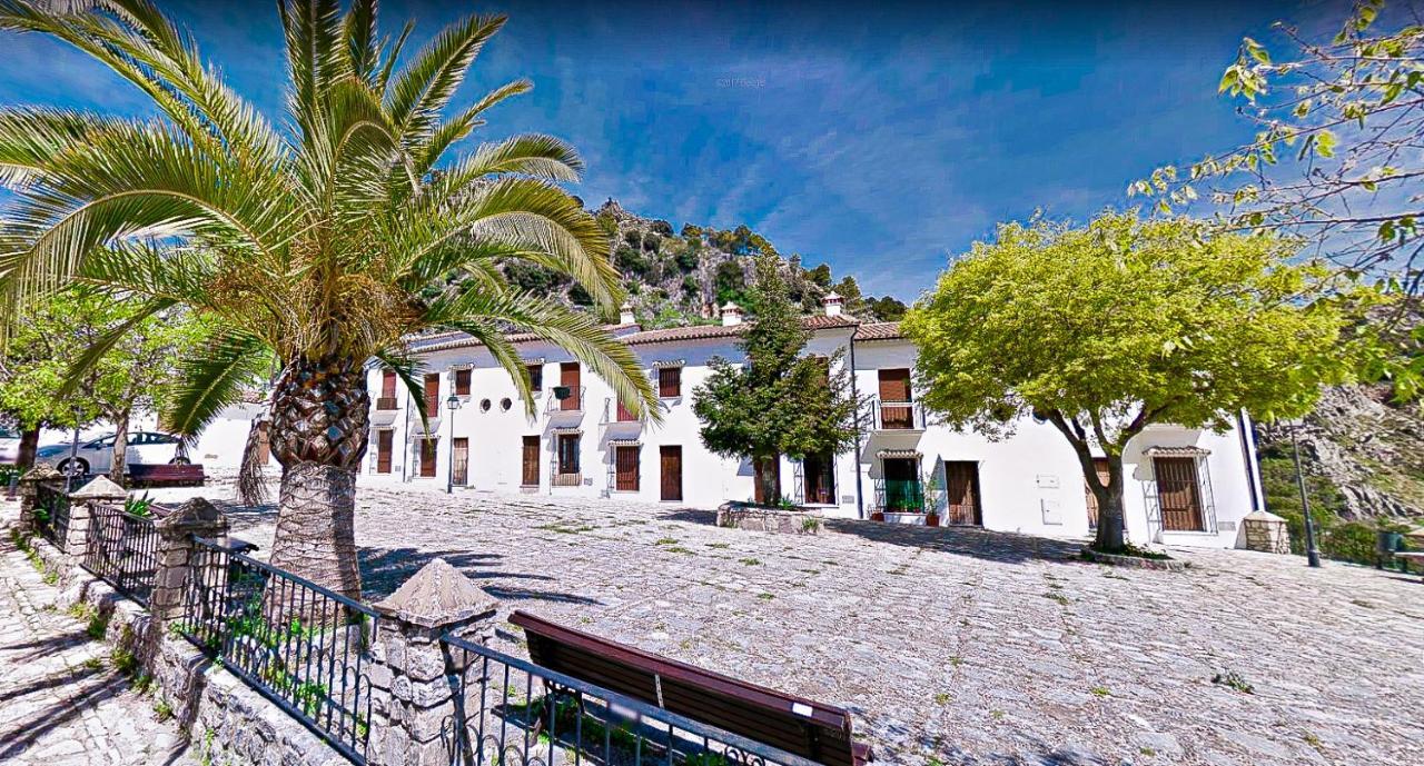 הוילה Grazalema - Casita La Calma - Incredible Views, Clima Frio-Calor, Wifi & Private Parking Optional מראה חיצוני תמונה